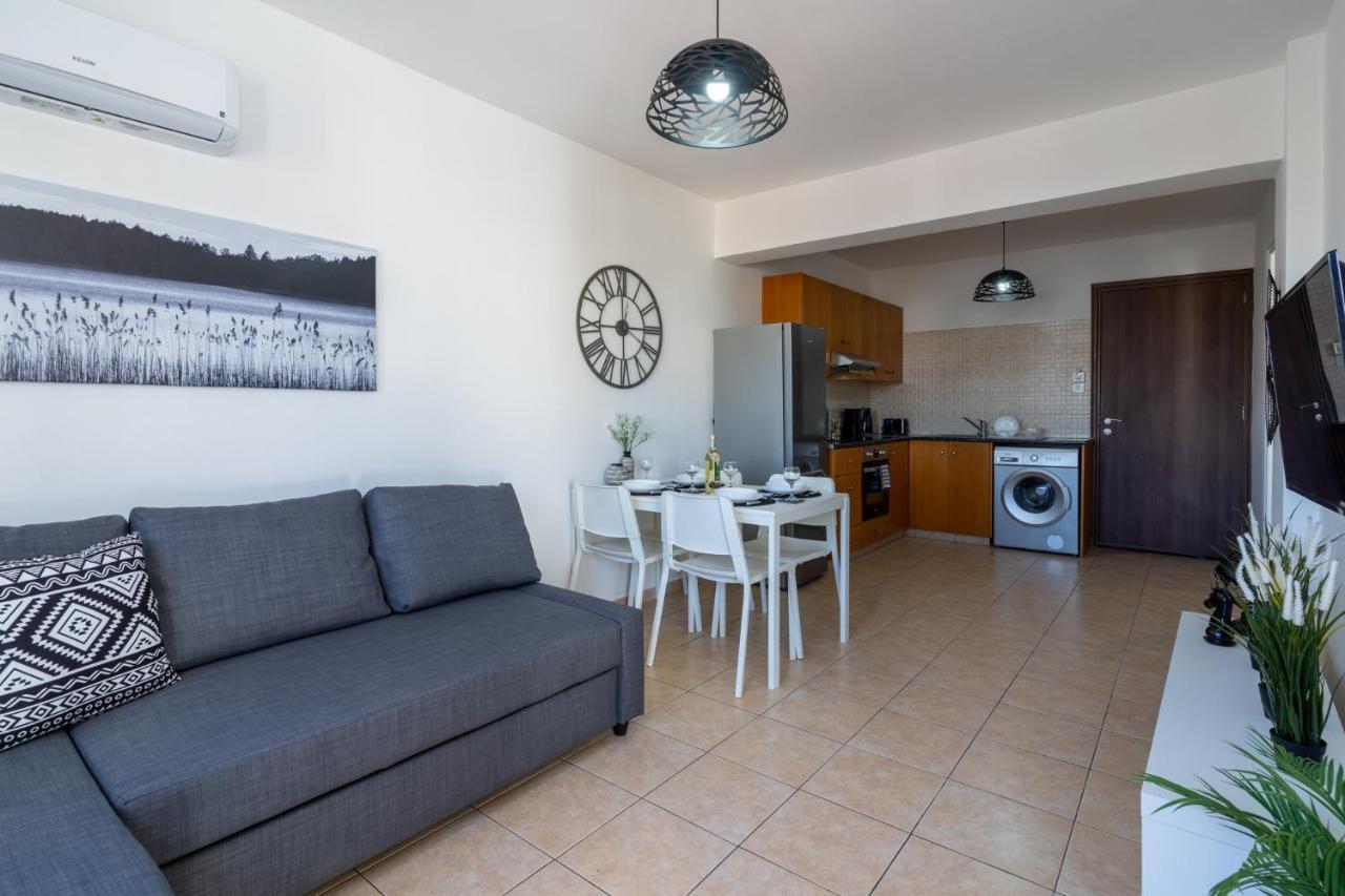 Polyn 1- Bedroom Apartment In Ларнака Екстер'єр фото