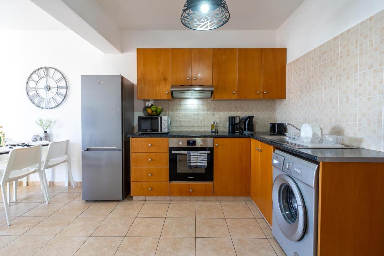 Polyn 1- Bedroom Apartment In Ларнака Екстер'єр фото