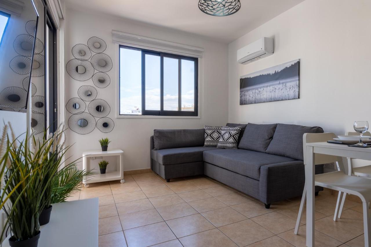 Polyn 1- Bedroom Apartment In Ларнака Екстер'єр фото